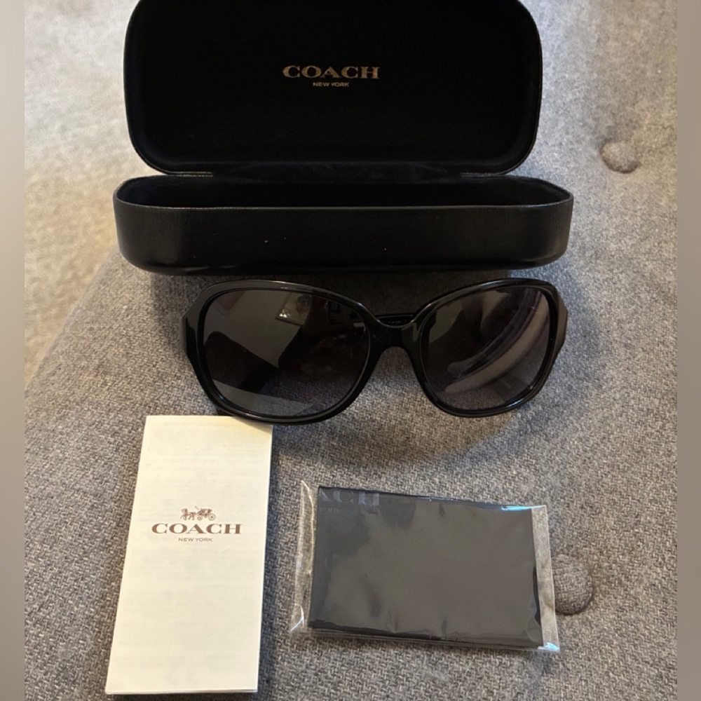 New COACH Kissing C Black Frame Sunglasses HC8146 with Gray Gradient Lenses